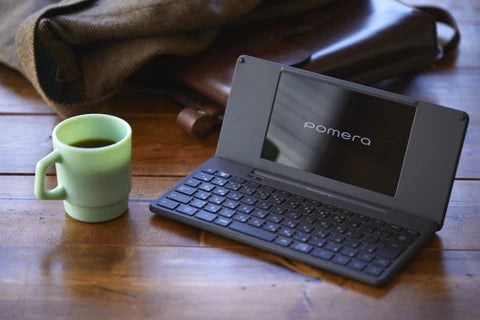 デジタルメモ「ポメラ」DM250とは?特長や使い方、活用アイデアなど デジタルメモ「ポメラ」DM250とは?特長や使い方、活用アイデアなど